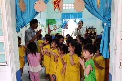 Sáng ngày 24/10/2025, đoàn khảo sát Thường trực HĐND phường Tuy Hòa đã về làm việc và khảo sát cơ sở vật chất của nhà trường năm 2025. Đoàn khảo sát gồm có: 1. Ông Võ Nguyễn Quốc Thắng – Phó Chủ Tịch HĐND Phường (Trưởng đoàn) 2. Bà Phạm Thị Thanh Hương – Phó Trưởng Ban Văn hoá – Xã hội HĐND Phường (Phó trưởng đoàn) 3. Ông Nguyễn Huỳnh Bảo – Phó Trưởng Ban Kinh tế – Ngân sách HĐND Phường 4. Bà Lý Thị Thanh Tuyền – Phó Chánh Văn phòng HĐND&UBND Phường 5. Bà Đặng Thị Kim Ánh – Chuyên viên Văn phòng HĐND&UBND Phường 6. Bà Phạm Thị Thu Hương – Chuyên viên Văn phòng HĐND&UBND Phường 7. Ông Phan Thế Biên – Chuyên viên Văn phòng HĐND&UBND Phường 8. Bà Hoàng Thị Anh Đào – Chuyên viên Văn phòng HĐND&UBND Phường Buổi khảo sát nhằm nắm bắt kịp thời tình hình cơ sở vật chất, đánh giá mức độ đáp ứng các tiêu chuẩn quy định, đồng thời ghi nhận những hạng mục công trình đã xuống cấp.định hướng phân bổ ngân sách, đảm bảo tiến độ, tiến đế đề nghị công nhận lại trường đạt chuẩn Quốc gia trong năm 2025. Sự quan tâm, chăm lo của Thường trực HĐND phường Tuy Hòa là nguồn động viên, khích lệ to lớn, góp phần giúp nhà trường nỗ lực hoàn thành tốt nhiệm vụ được giao 🥰