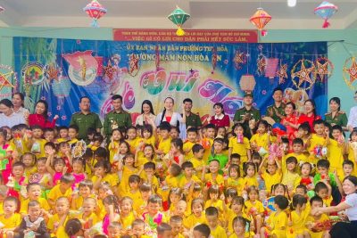 Tết Trung Thu cho các cháu tại trường Mầm non Hoà An cùng với Đoàn cơ sở Công an Phường Tuy Hoà