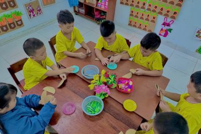 Tháng 10- tháng của yêu thương, tháng của lòng biết ơn và tôn vinh những người phụ nữ Việt Nam. Nhân kỉ niệm ngày Phụ Nữ Việt Nam 20/10,  các bạn nhỏ của trường Mầm non Hoà An xin gửi tặng cho các bà, các mẹ – những người phụ nữ quan trọng nhất trong cuộc đời của các con những lời chúc ý nghĩa, chúc các bà, các mẹ có thật nhiều sức khoẻ, niềm vui và hạnh phúc trong ngày đặc biệt này!